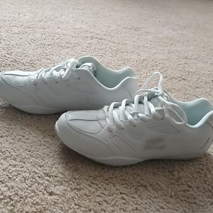 Cheer all white Zephz shoes